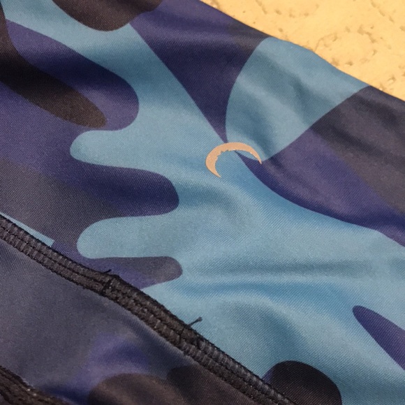 ZYIA Blue Camo Light n Tights, 28” Full-Length, Mesh Inlays, High Compression - Picture 6 of 8